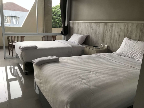 Imagen de la habitación del Hotel Capital O 1898 Louise Place. Foto 12