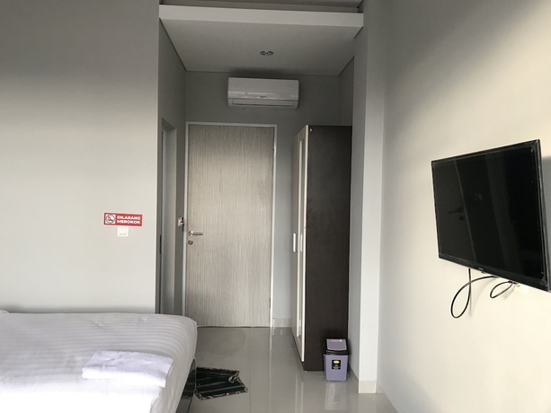 Imagen de la habitación del Hotel Capital O 1898 Louise Place. Foto 15