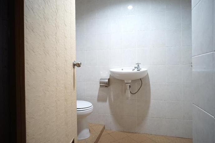 Imagen de la habitación del Hotel Capital O 1963 The New Benakutai. Foto 6