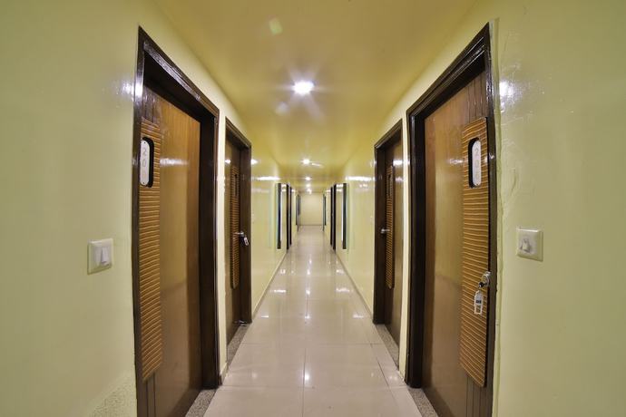 Imagen de los interiores del Hotel Capital O 1967 Kalash Residency. Foto 16