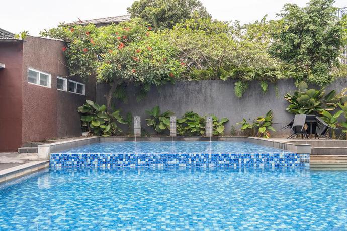 Imagen de la piscina del Hotel Capital O 2239 Hotel Endah Parahyangan. Foto 20