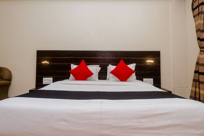 Imagen de la habitación del Hotel Capital O 27600 Sai Plaza. Foto 2