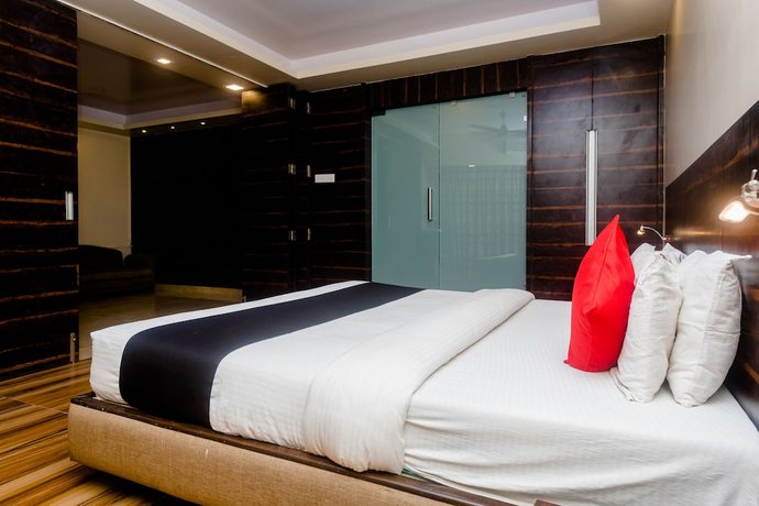 Imagen de la habitación del Hotel Capital O 27600 Sai Plaza. Foto 6