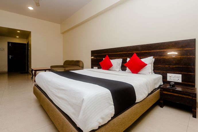 Imagen de la habitación del Hotel Capital O 27600 Sai Plaza. Foto 12