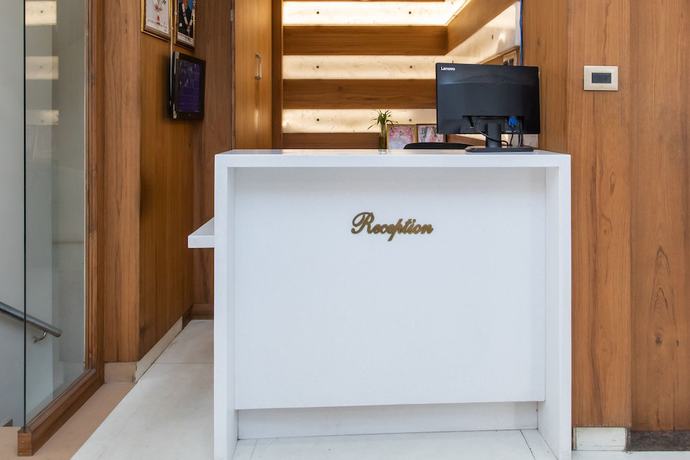 Imagen de los interiores del Hotel Capital O 27658 New Mohit Regency. Foto 17