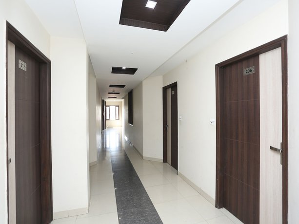 Imagen de los interiores del Hotel Capital O 2852 Bilberry. Foto 15