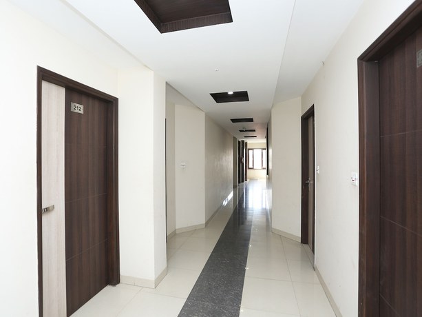 Imagen de los interiores del Hotel Capital O 2852 Bilberry. Foto 19