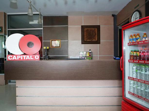 Imagen de los interiores del Hotel Capital O 2885 Hemra. Foto 15