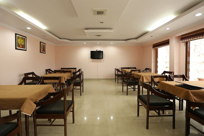 Imagen del bar/restaurante del Hotel Capital O 3639 Pioneer. Foto 4