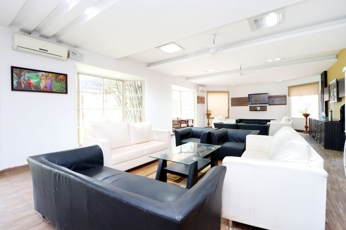 Imagen de los interiores del Hotel Capital O 3864 Master Farm. Foto 19