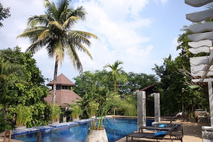 Imagen de la piscina del Hotel Capital O 464 At Nata Chiangmai Chic Jungle. Foto 15