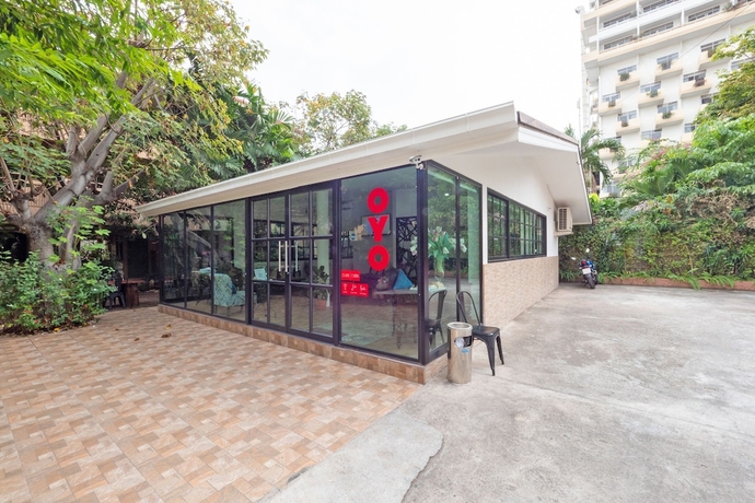 Imagen de los interiores del Hotel Capital O 75379 Sabai Living Pattaya. Foto 10