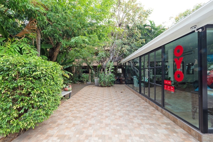 Imagen de los interiores del Hotel Capital O 75379 Sabai Living Pattaya. Foto 11