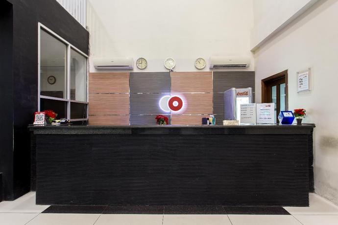 Imagen de los interiores del Hotel Capital O 769 City. Foto 13