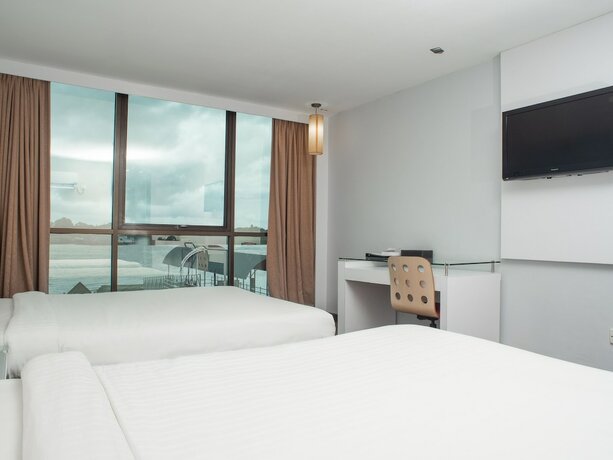 Imagen de la habitación del Hotel Capital O 90083 Riverfront Inn. Foto 3