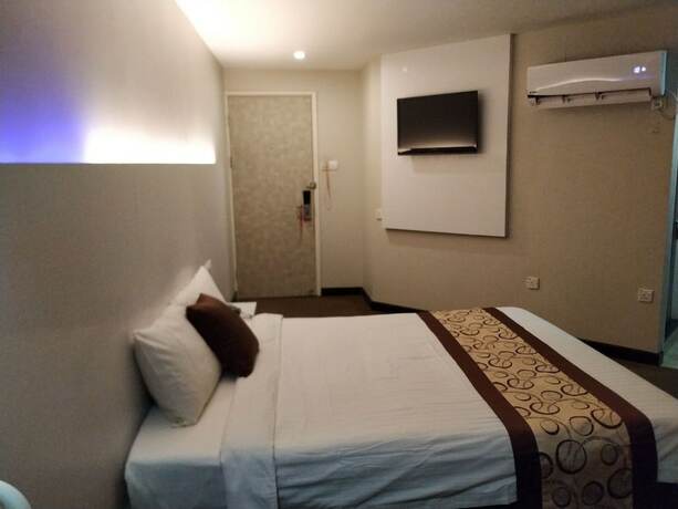 Imagen de la habitación del Hotel Capital O 90083 Riverfront Inn. Foto 4