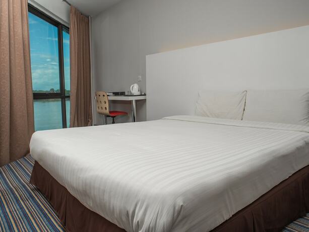 Imagen de la habitación del Hotel Capital O 90083 Riverfront Inn. Foto 6