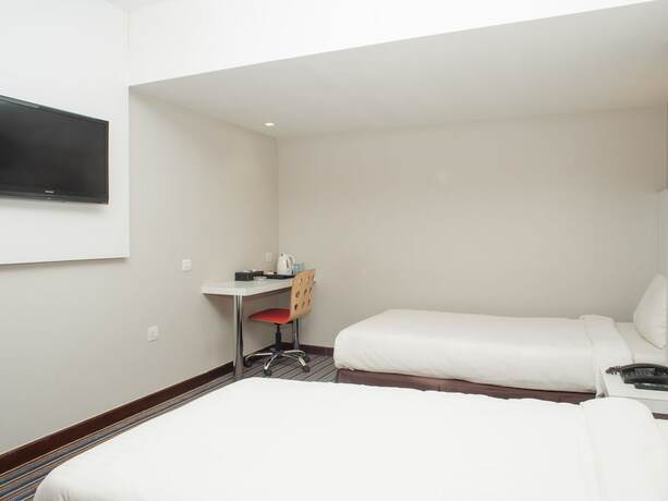 Imagen de la habitación del Hotel Capital O 90083 Riverfront Inn. Foto 13