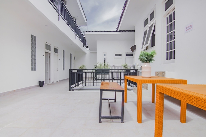 Imagen de los interiores del Hotel Capital O 90342 Kemang Garden. Foto 18