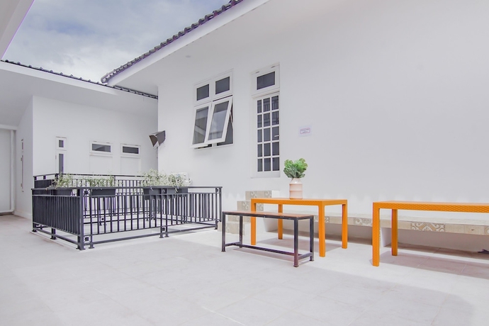 Imagen de los interiores del Hotel Capital O 90342 Kemang Garden. Foto 19