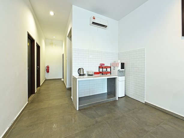 Imagen de los interiores del Hotel Capital O 90615 The Bed Hotel. Foto 15