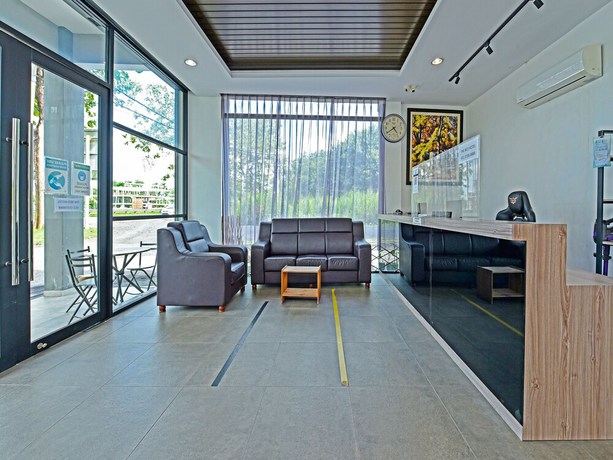 Imagen de los interiores del Hotel Capital O 90615 The Bed Hotel. Foto 20