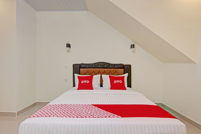 Imagen de la habitación del Hotel Capital O 90643 Suri Guest House Syariah. Foto 9