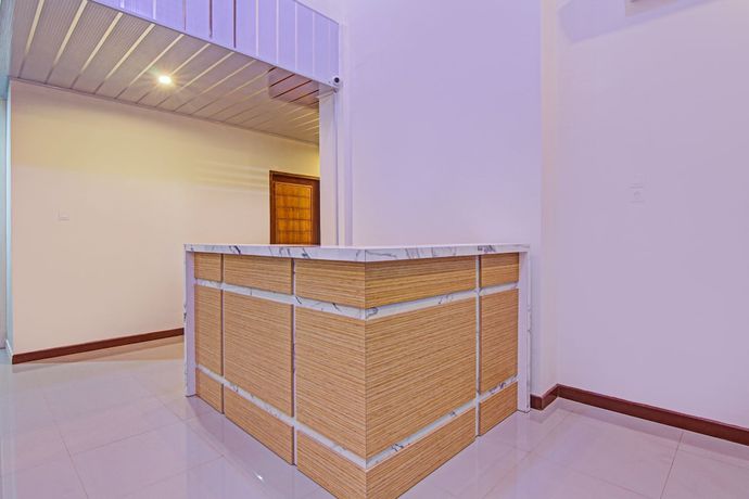 Imagen de los interiores del Hotel Capital O 90643 Suri Guest House Syariah. Foto 17