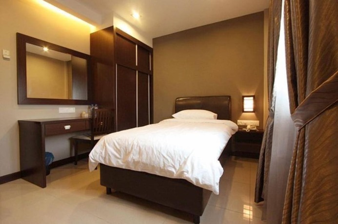 Imagen de la habitación del Hotel Capital O 90767 Rail. Foto 16