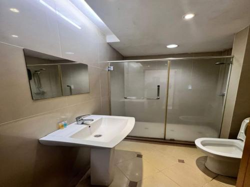 Imagen de la habitación del Hotel Capital O 91096 Usas Resort. Foto 18