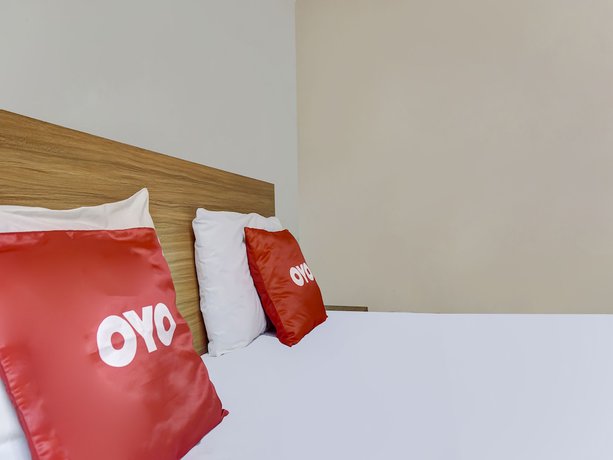 Imagen de la habitación del Hotel Capital O 91140 Ayodya Kebon Jeruk, Yakarta Barat. Foto 5