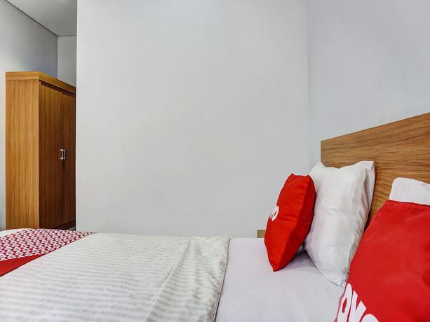 Imagen de la habitación del Hotel Capital O 91140 Ayodya Kebon Jeruk, Yakarta Barat. Foto 6