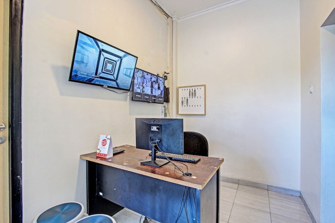 Imagen de los interiores del Hotel Capital O 91377 Mk Prime Syariah. Foto 12