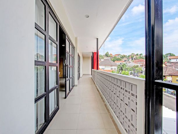 Imagen de los interiores del Hotel Capital O 91377 Mk Prime Syariah. Foto 14