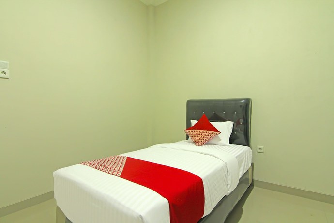 Imagen de la habitación del Hotel Capital O 91675 Utama Residence. Foto 7