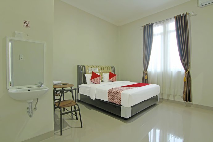Imagen de la habitación del Hotel Capital O 91675 Utama Residence. Foto 9