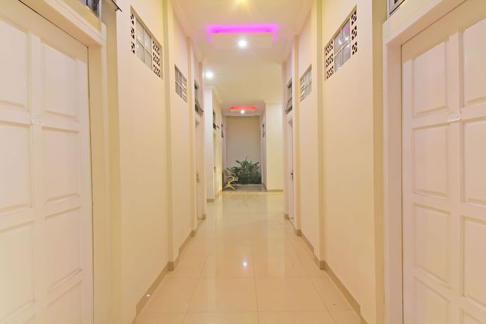 Imagen de los interiores del Hotel Capital O 91675 Utama Residence. Foto 20