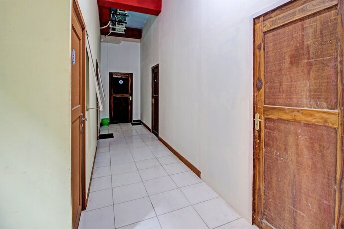 Imagen general del Hotel Capital O 91690 Moza Guest House. Foto 8