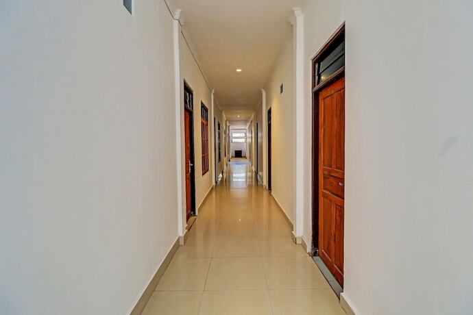 Imagen general del Hotel Capital O 92094 Kertha. Foto 13