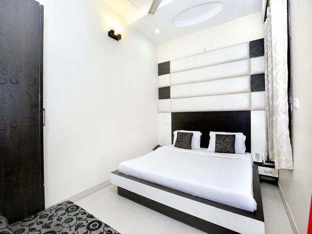 Imagen de la habitación del Hotel Capital O 9235 Nayyar. Foto 2