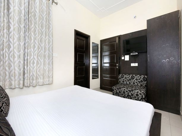 Imagen de la habitación del Hotel Capital O 9235 Nayyar. Foto 3