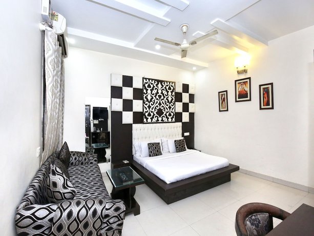 Imagen de la habitación del Hotel Capital O 9235 Nayyar. Foto 6