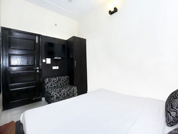 Imagen de la habitación del Hotel Capital O 9235 Nayyar. Foto 8