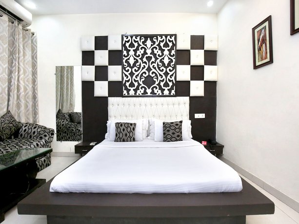 Imagen de la habitación del Hotel Capital O 9235 Nayyar. Foto 11