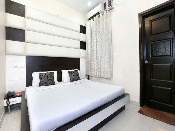 Imagen de la habitación del Hotel Capital O 9235 Nayyar. Foto 13