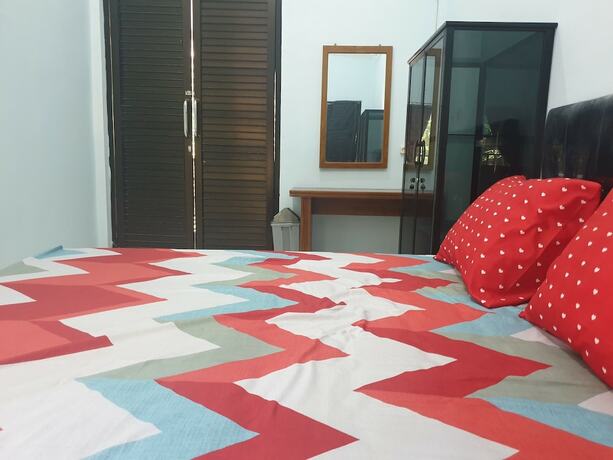 Imagen de la habitación del Hotel Capital O 92612 Penginapan D\'alas Purwo and Beach. Foto 11