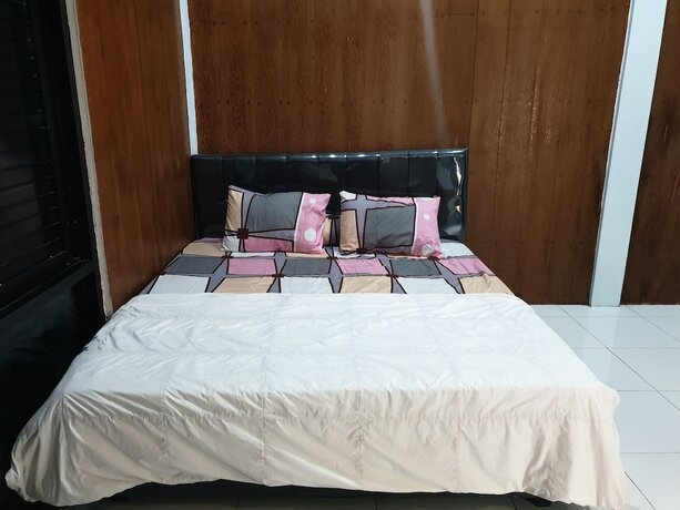 Imagen de la habitación del Hotel Capital O 92612 Penginapan D\'alas Purwo and Beach. Foto 12