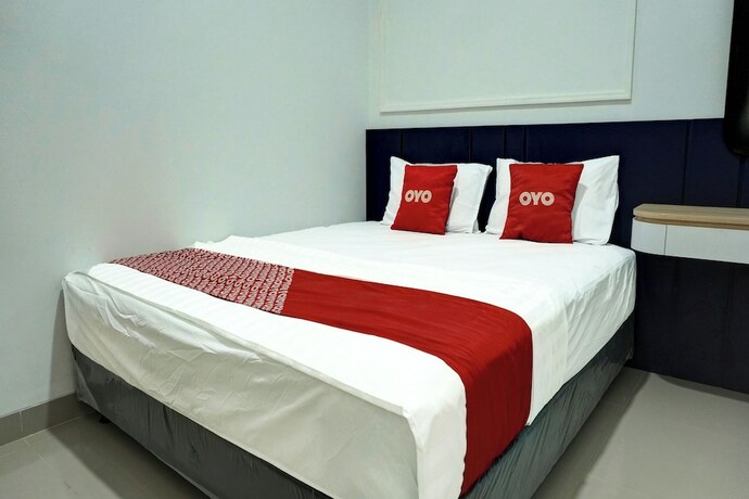 Imagen de la habitación del Hotel Capital O 92804 La Tansa Syariah. Foto 17