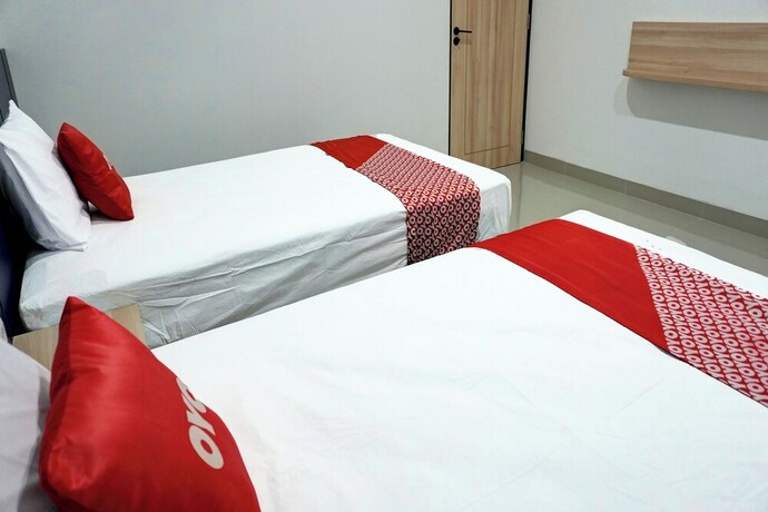 Imagen de la habitación del Hotel Capital O 92804 La Tansa Syariah. Foto 19