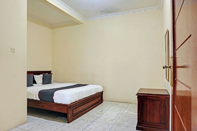 Imagen de la habitación del Hotel Capital O 92867 Villa Raggal. Foto 19